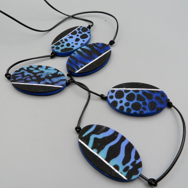 Tropical Frogs - necklace (Blue)