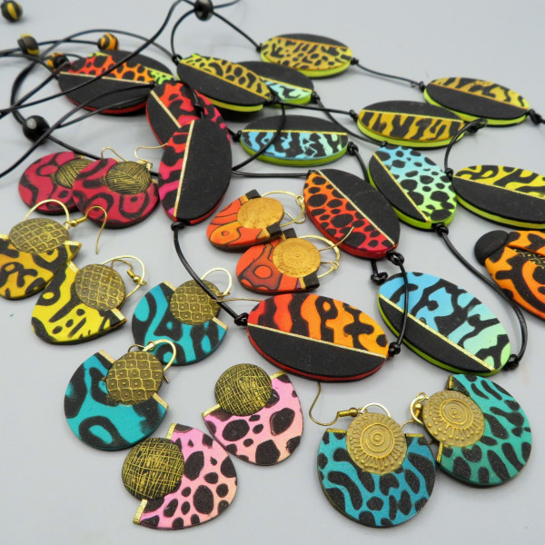 VIDEO -  Tropical Frogs inspired necklace, earrings and more Workshop