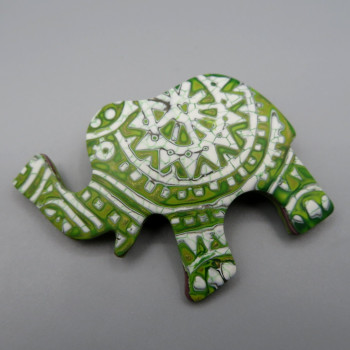 Faux batik Broch Elephant green