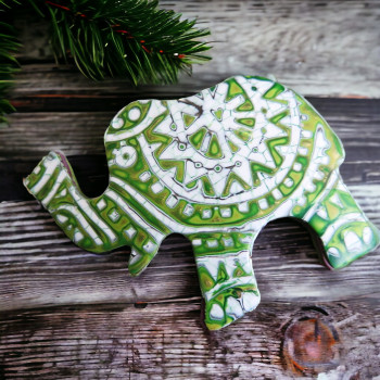 Faux batik Broch Elephant green