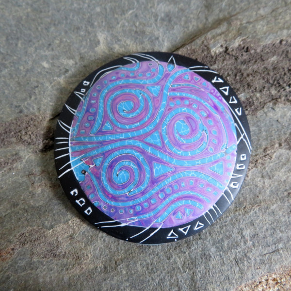 Round Faux batik Broch purple-blue