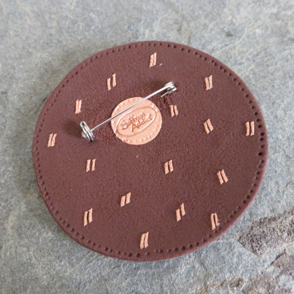 Faux batik Broch