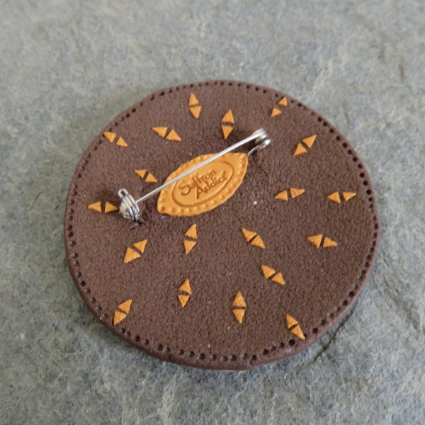 Faux batik Broch