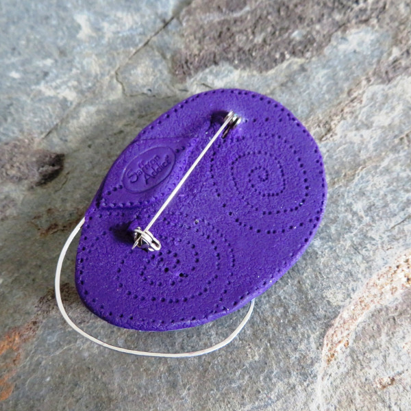 Faux batik Broch