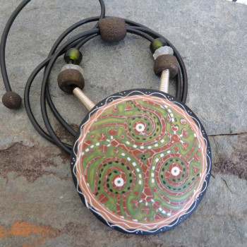 Amulet pendant olive green/brown