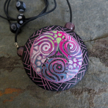 Amulet pendant pink