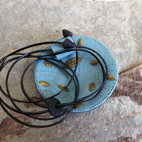Faux batik Broch