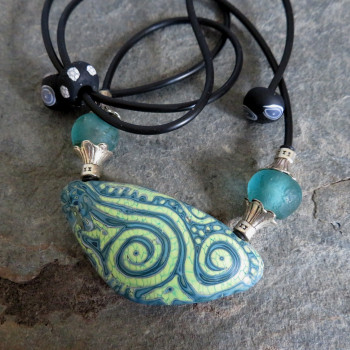 Hollow bead necklace - double-side